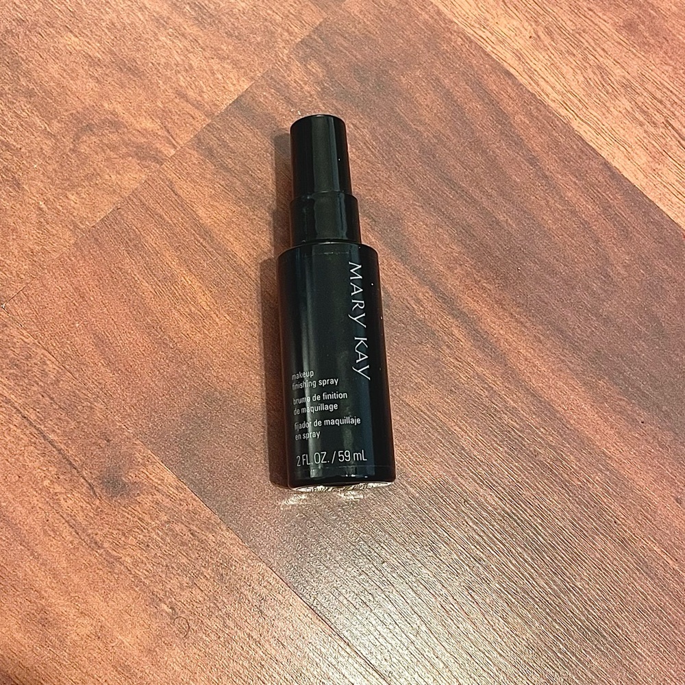 Mary Kay Makeup Finishing Spray